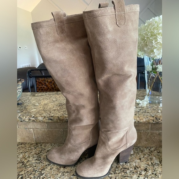 VINCE CAMUTO Braden Suede Slouch Boots Almond Latte 3" Heel Size 9 - Picture 2 of 13